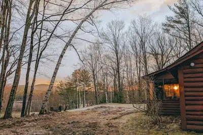 Image de Cozy Updated Log Cabin with Mountain Views close to Monadnock