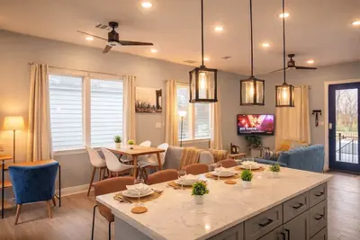 Image de ❤️ ❤️ Downtown Adjacent Cozy Stay + Gated + Parking ❤️ ❤️