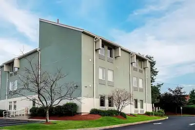 Image de Relax & Unwind! 2 Roomy Units, Short Drive to Old Ship Street Historic District!