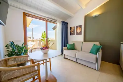 Image de Niti-Penthouse with Jacuzzi Castellammare/Center