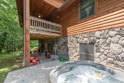 Image de Chic Log Cabin Near Wisp & Deep Creek Lake w/ Hot Tub