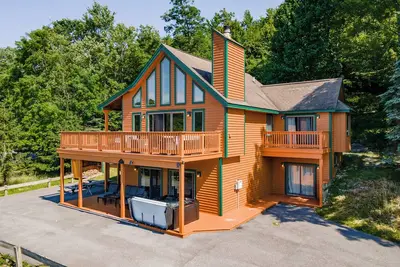 Image de New! Chateau Kahn: Lake Access, Dogs Welcome, Hot Tub, Fireplace!