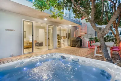 Image de Seaside Hideaway in Mussel Shoals!
