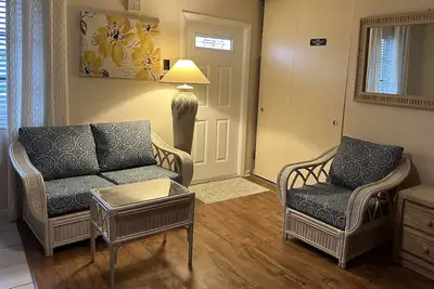 Image de Cozy Entire 2br House Minutes from Warm Mineral Springs and Local Hotspots!