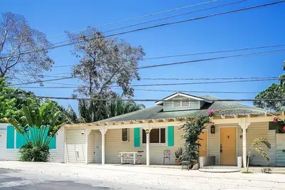 Image de Calypso Cottage - 5 min (walk) to West End beach