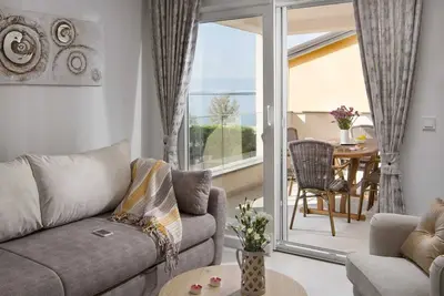 Image de Luxorious apartment with sea view | just 30 m from beach | ideal for 2-4 persons