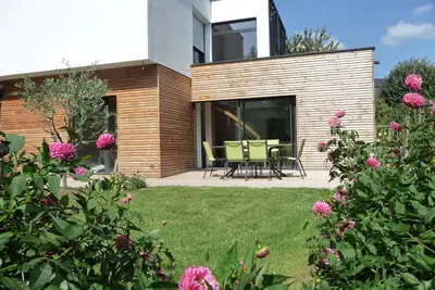 Image de Maison contemporaine avec sauna à 10 kms de la mer: le jardin aux oiseaux