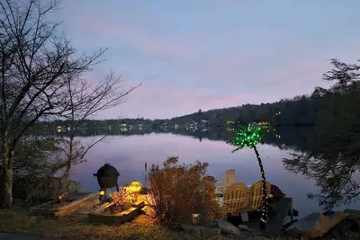 Image de Lake Front Bethel Woods Dine Alfresco 4 Burner Grill and Flat Top on Lake & Frig