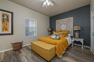 Image de 200 Clay Apt4 with 3br, 2ba, 4 Blocks from Magnolia