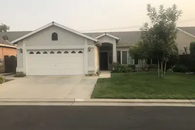 Image de Clovis Charmer! Spacious and close to everything!