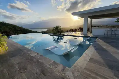 Image de Prx Club - Luxury Caribbean Island Retreat w/ Pool, Ocean & Mountain Views