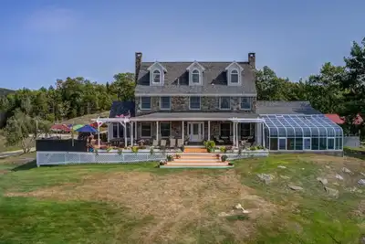 Image de Private 52 Acre Mountain Top, Heated indoor Pool & Spa, Pond, Trails, 5 bedrooms