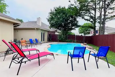 Image de Cozy, Warm, Pool, Bbq, 2 KingBeds, Sleep 11