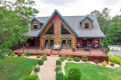 Image de Bear Villa Lodge-Sleeps 10 comfortably, nature galore, about 25 mins to Jmu