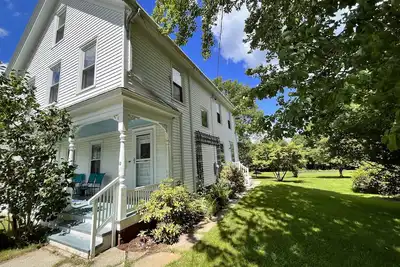 Image de Cheerful home in the village - close to beach and the center of town!