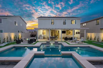 Image de Incredible Oasis - Resort Pool Home - All King Beds