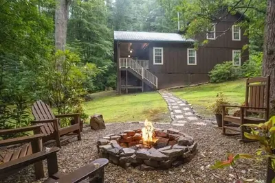 Image de Lindisfarne - Gorgeous Mountain Cabin located Close to Mountain Attractions!