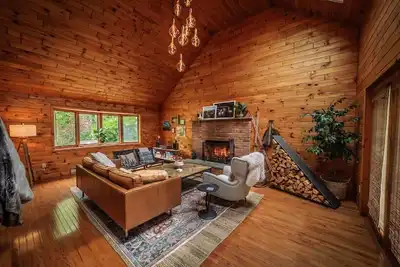 Image de West Elm Lodge near Skiing • Waterfront • Groups • Breweries