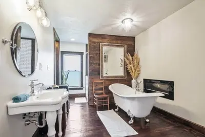 Image de Newly renovated early 1900’s farmhouse