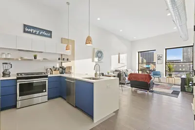 Image de 5 Minutes to Prudential Center. . . Luxury 1br King**20 min🗽*Parking