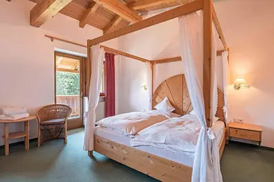 Image de Appartement \"Ferienparadies Sabina Zirbel\" dans la réserve naturelle directement sur l'Alpe di Siusi