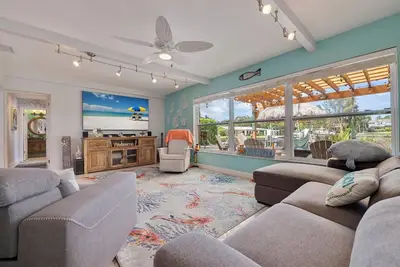 Manatee Cove Waterfront • Heated Pool, Dock, Kayak