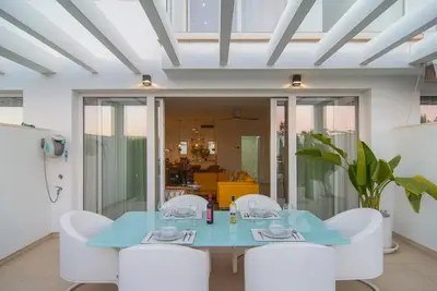 Image de New townhouse in the center of Calahonda within walking distance to restaurants and the beach