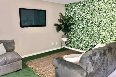 Image de 15 minutes from Downtown Atlanta and the Airport! 3 bed house in quiet community