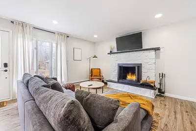 Image de Peaceful & Cozy Lake Naomi Getaway ~ Pocono Pines ~ Kalahari Resort