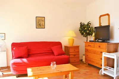 Image de Studio lumineux avec terrasse et garage, 4 couchages, proche plage au Lavandou