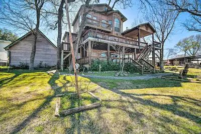 Image de Family Home w/ Boat Dock, Fire Pit + Balcony