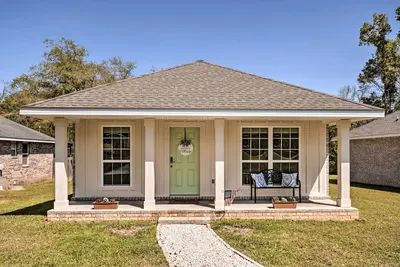 Image de Magnolia Springs Cottage ~ 16 Mi to Beaches!
