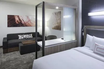 Image de Get Ready for Adventure! 2 Relaxing Units, Onsite Dining and Bar, Outdoor Pool