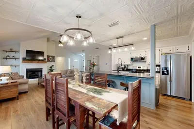 Image de Gettysburg · Modern Farmhouse Getaway in Town! New beds! (King)