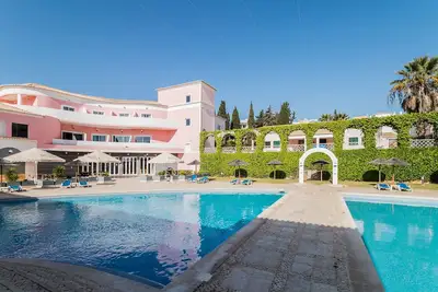 Image de Vilarosa 1 Bedroom, pools, Wifi, 600m from Beach