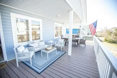 Image de Blue Crab Cottage: A spacious 4-bedroom retreat in Holden Beach, perfect for up to 9 guests.