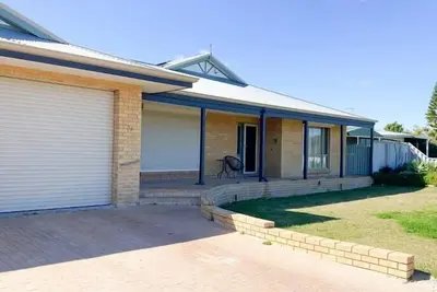 Image de White Sands - Located  just 300m from Lancelin’s beautiful Back Beach.