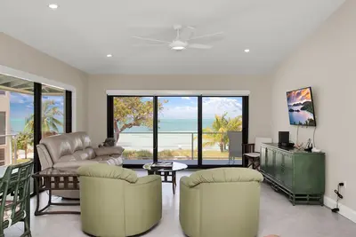 Beachfront Islamorada Villa with Dockage