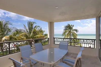 Bayfront Islamorada Townhome with Dock & Beach