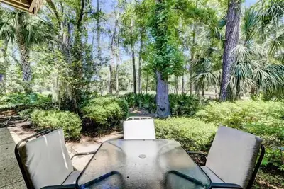 Image de Newly-renovated, 2-story golf-view 3-Bdrm Villa in the heart of Sea Pines