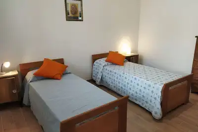 Private rents four-room apartment of 120 sq. m. , 5 min. from the sea in Menfi.
