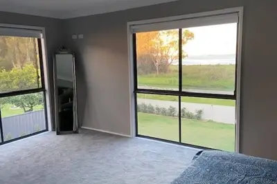 Image de Lakefront Holiday Home