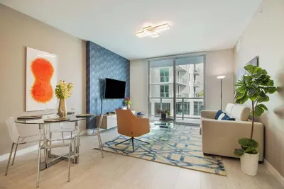 Image de Bay + Pool Views! Modern 1Bdrm Condo - Miami