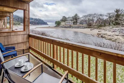 Image de Hawk Creek and Beach-View Condo Puts You Near Café, Steps from Neskowin Beach!