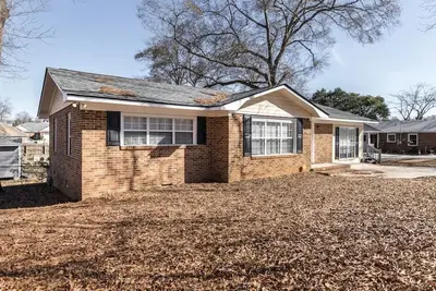 Image de (6 Beds)Southern Timeless Ranch by Wrafb/Mall/Park