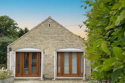 Image de Whitley Old Garage, Whole Snug Luxury Cottage - Nr Lacock, Bath, Cotswolds