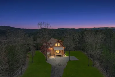 Image de Adventure & Relaxation:Rafting, Hiking & S’mores!