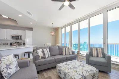 Image de 18th Floor Beachfront Condo w/ Incredible Views at Destin's Silver Beach Towers!