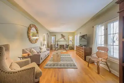 Image de Traveler Oasis Downtown Area Spacious Home, Pac