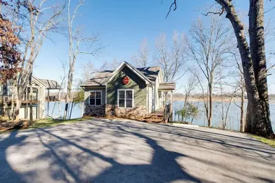 Image de The Love Shack - Waterside Cottage #1 with a Dock on Tims Ford Lake at Twin Creeks Marina & Resort